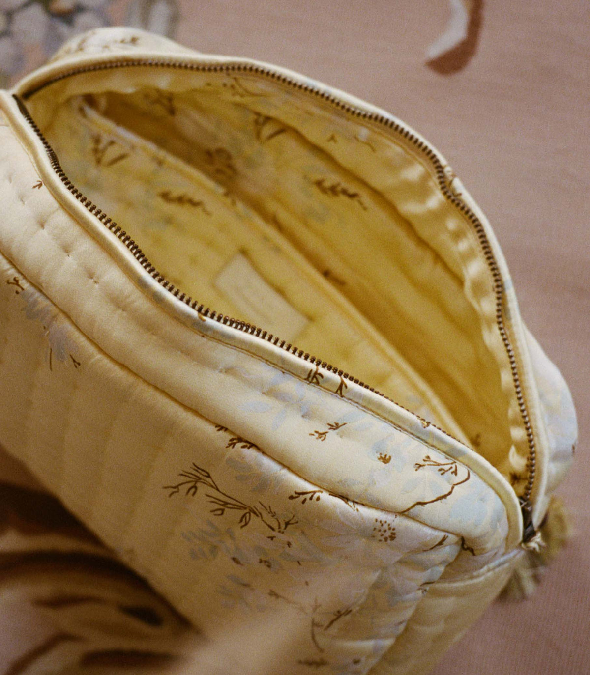 Anniversary Grande Quince Pouch in Bouquet de Chamonix - view 2